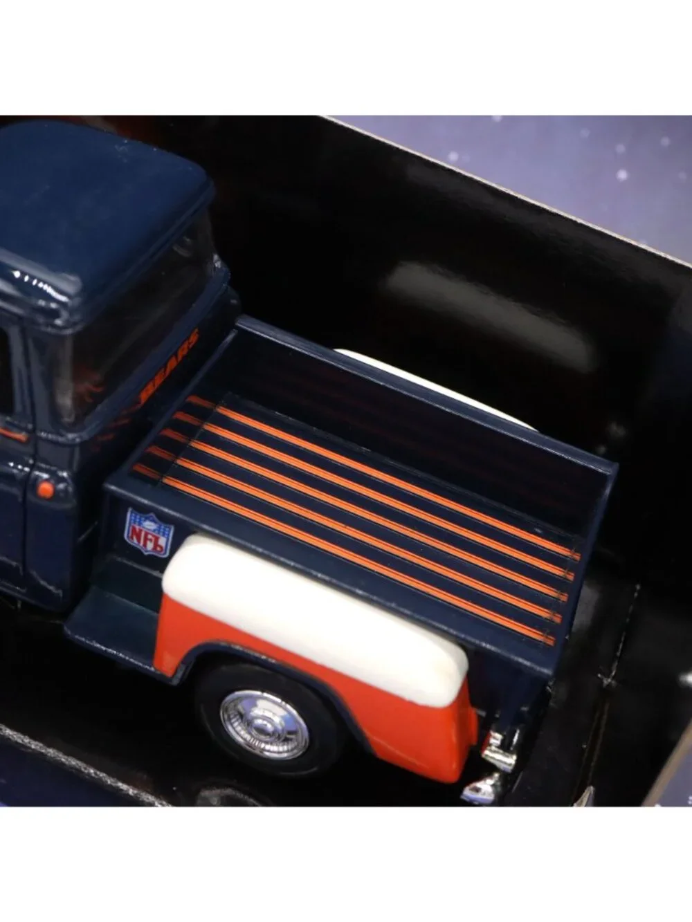1955 Chevy Pickup Chicago Bears NFL Team Collectible 1:24 Scale Die-Cast Truck